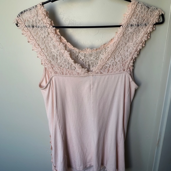 Express Short-Sleeve Pink Lace Top. Size Small - Picture 2 of 3